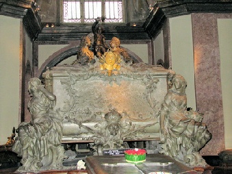Sarkophag von Maria Theresia und Franz Stephan von Lothringen in der Kapuzinergruft in Wien (Foto A. Prock)